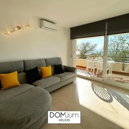 Domuum Holidays - Helios 살루