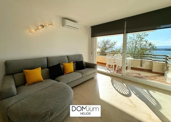 Domuum Holidays - Helios 살루